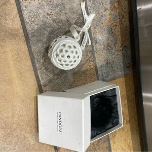 Pandora White Christmas ball – – 2011 with box